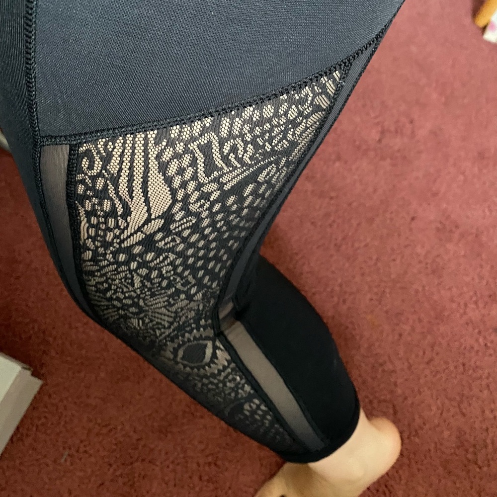 Calia by Carrie Underwood leggings